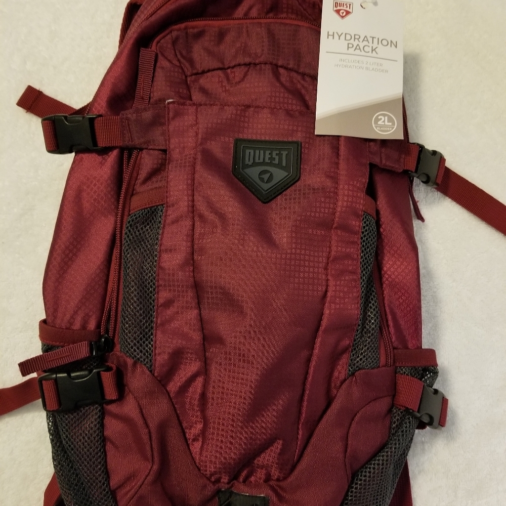 Quest Hydration Pack